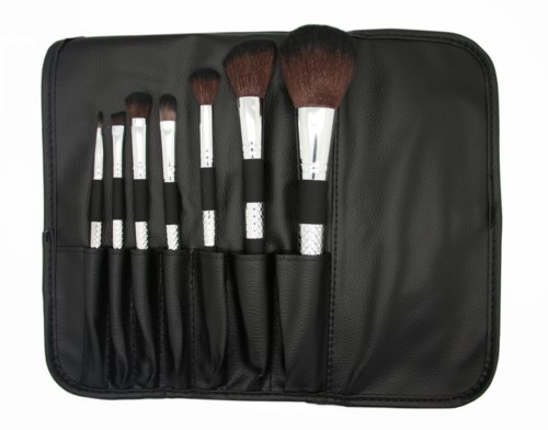 Sats av sex make-up borstar i ett svart fodral, med olika storlekar och former för sminkning.
