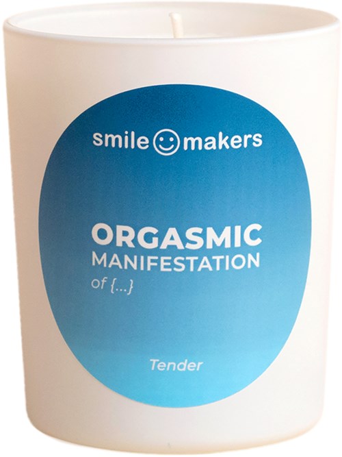Ett vitt ljus med en blå etikett som säger 'ORGANIC MANIFESTATION of[...]' och 'Tender'.