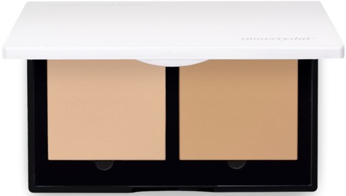 En kompakt makeup-palett med beige nyanser og hvit lokk, med en svart base for oppbevaring.