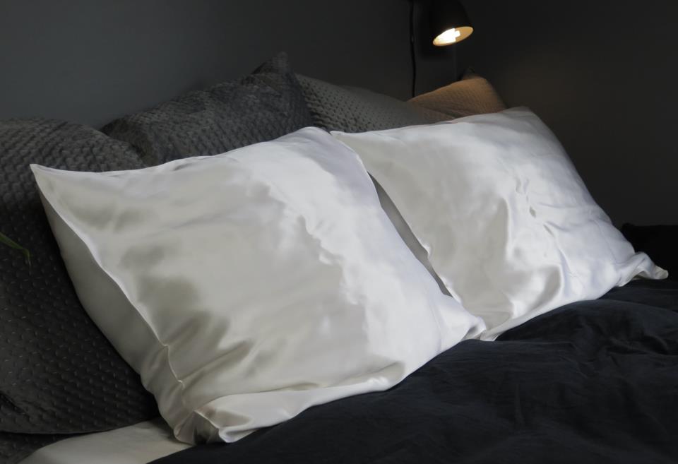 Soft Cloud Mulberry silk pillowcase 60x63 cm white