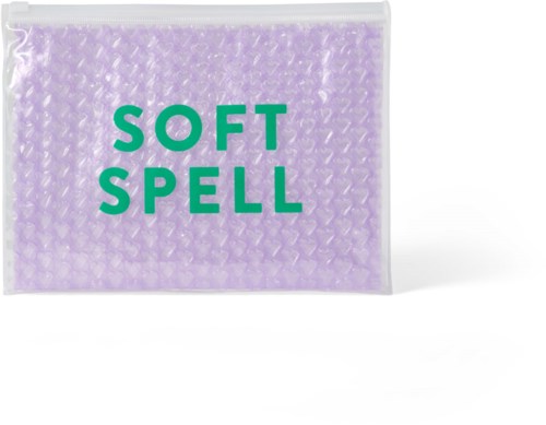 Eine kleine lila Tüte mit grünen Buchstaben "Soft Spell", wahrscheinlich mit weichen Süßigkeiten.