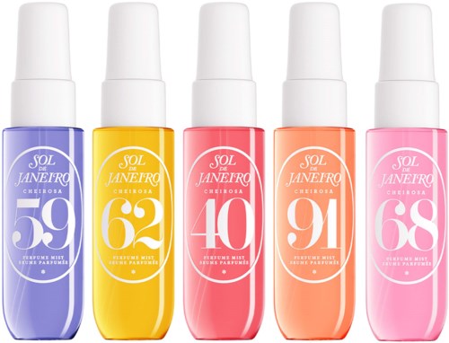 Fem parfyllflaskor i lila, gult, rosa, orange och ljusrosa med vita spraylock, märkta med nummer och namn.
