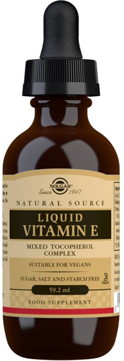 En brunt glasflaska med droppare, märkt 'Liquid Vitamin E,' som visar att det är ett kosttillskott för veganer.