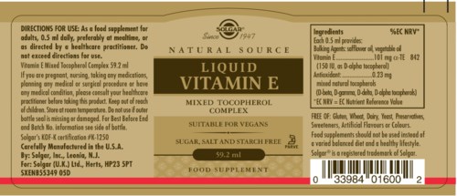 Flytande vitamin E-tillskott i en liten flaska med näringsinformation och ingredienser, lämplig för veganer.