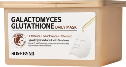 Beigeä ripustin SOME BY MI Galactomyces Glutathione Daily Mask, valkoinen etiketti ja musta ja punainen teksti.