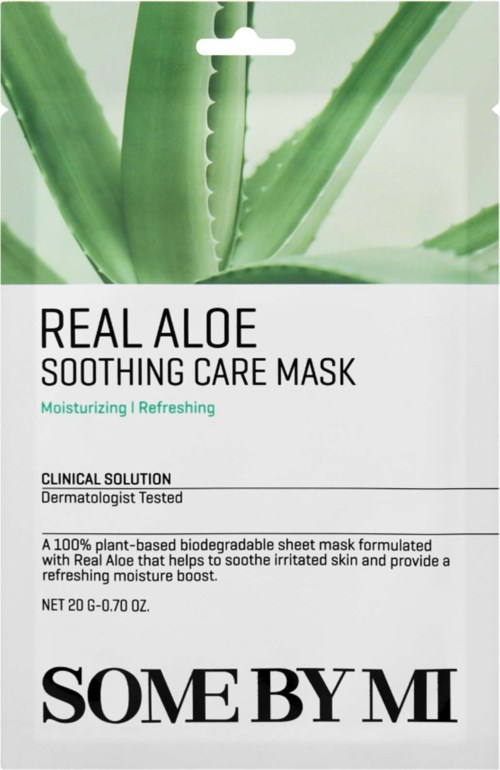 En eske med Real Aloe beroligende ansiktsmaske med aloe vera-blader i bakgrunnen.