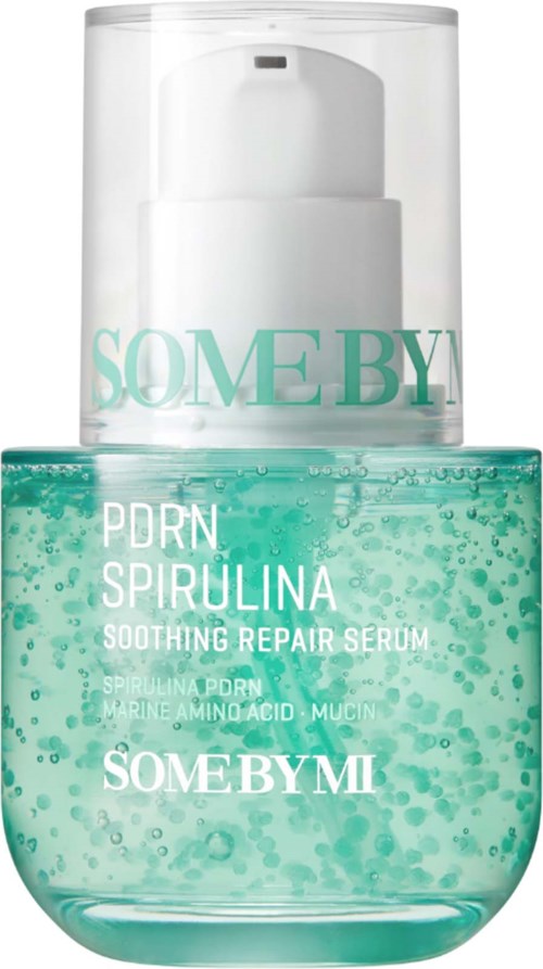 Groene gel met kleine bubbels, gelabeld als verzachtend herstelserum van Some By Mi.