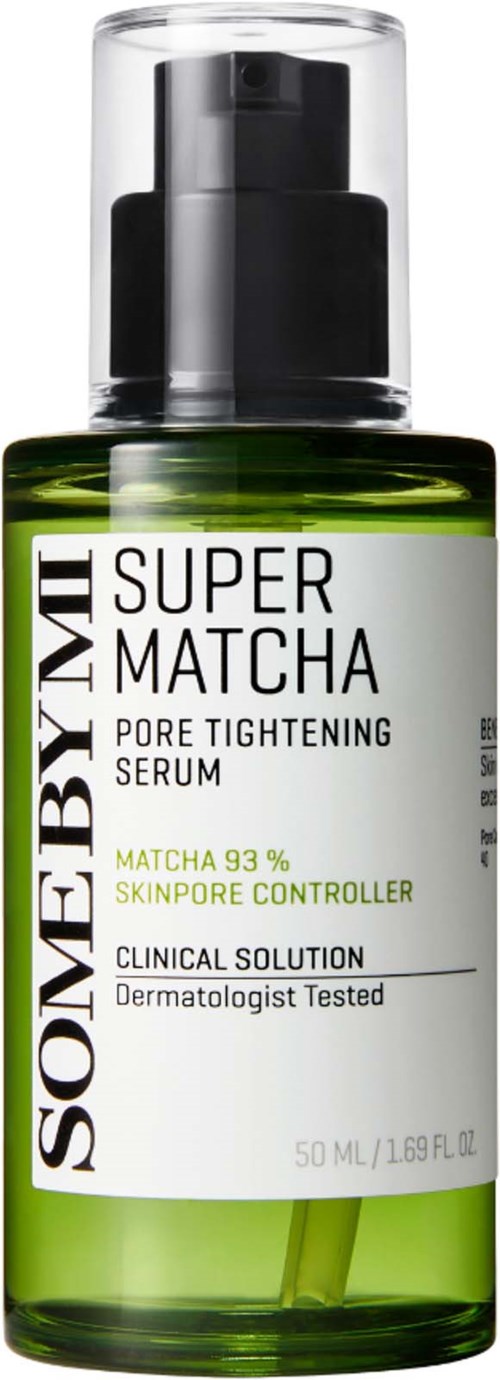 Groene fles met Super Matcha pore tightening serum met zwarte pomp en doorzichtige dop.