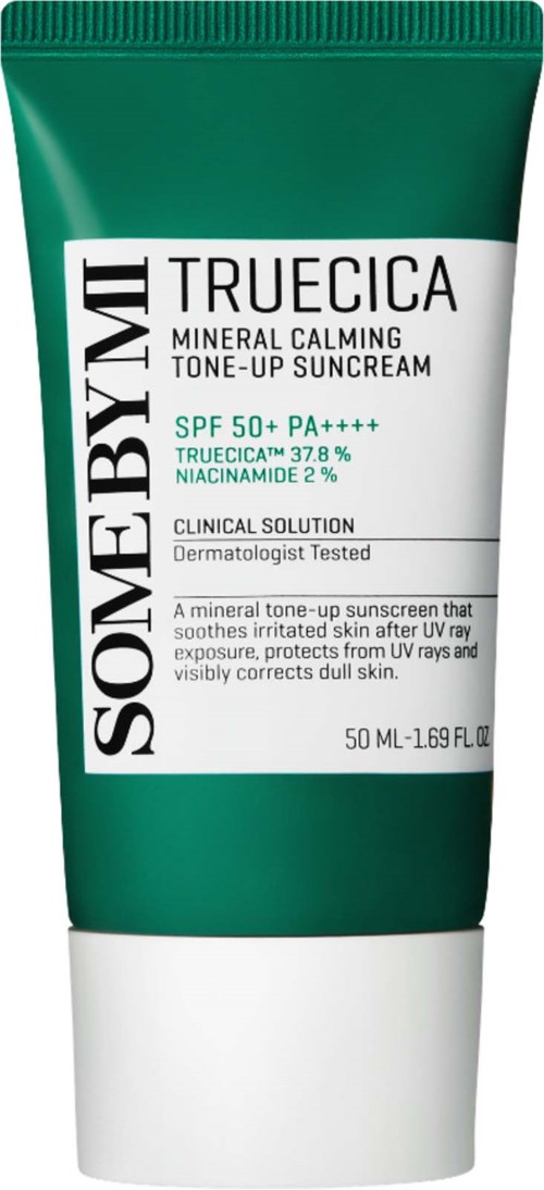 Groene en witte tube met Truecica Mineral Calming Tone-Up Sunscreen SPF 50+ PA++++, lichtgewicht en geschikt voor gevoelige huid.