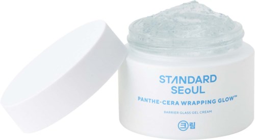 Ein Behälter mit Gesichtspflegecreme, offen mit Creme darin.