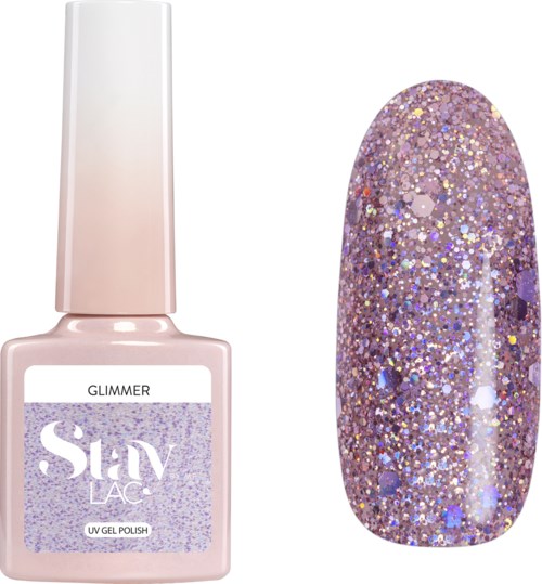 Lys rosa neglelakkflaske og en negl med lilla glitterlakk. Glittret er skinnende og glitrende.