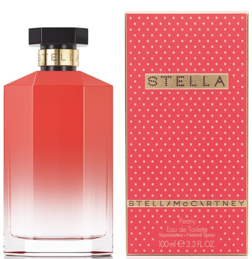 En parfymflaska med färgtoning från rosa till klar, med svart lock, bredvid en rosa förpackning med guldstjärnor och text.