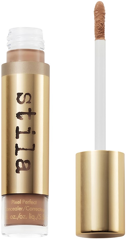En beige concealer-stift i C och D, med vit lock, locket är av för att visa applikatorsvampen.