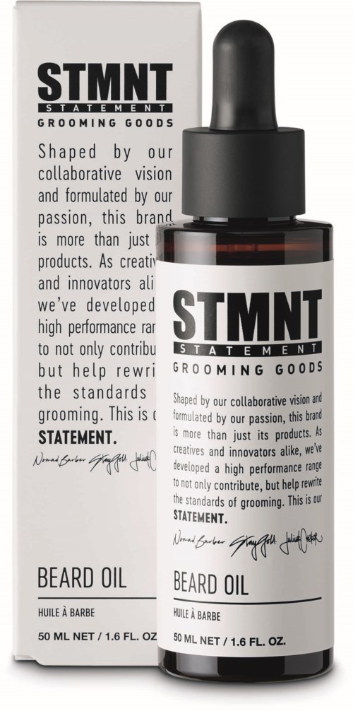 En svart flaska med pipett och en etikett, placerad bredvid en förpackning. Etiketten säger 'STMT Statement Grooming Goods' och 'Beard Oil.'