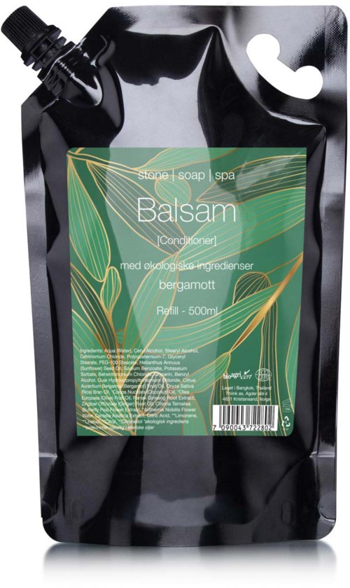 En svart påfyllingspose med balsam og en grønn etikett som viser et bladdesign og tekst på flere språk.