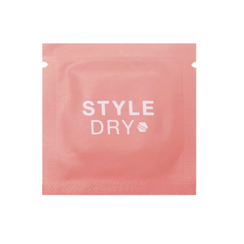 En rosa pakke med hvit tekst som sier "STYLE DRY" og et lite ikon. Den ser ut som en produktemballasje.