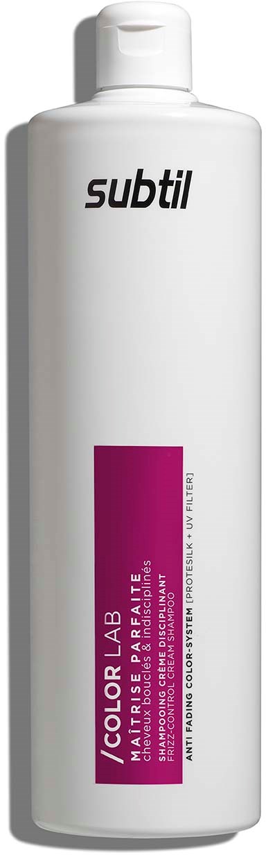 En hvit flaske med svart og lilla tekst, merket 'subtil' og 'COLOR LAB' for hårfargebeskyttelse.
