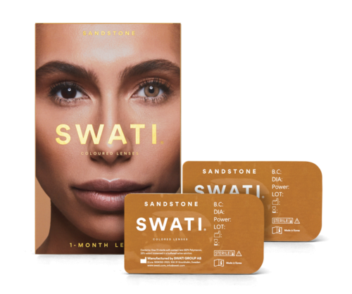 Doos met gezichts van vrouw en twee contactlensverpakkingen. Tekst over contactlenzen en productdetails.