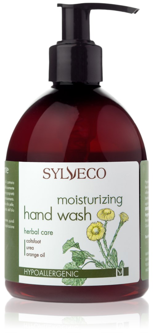 En röd flaska med pump innehåller återfuktande ört handtvål, inklusive blåsippa och apelsinolja, märkt hypoallergenic.