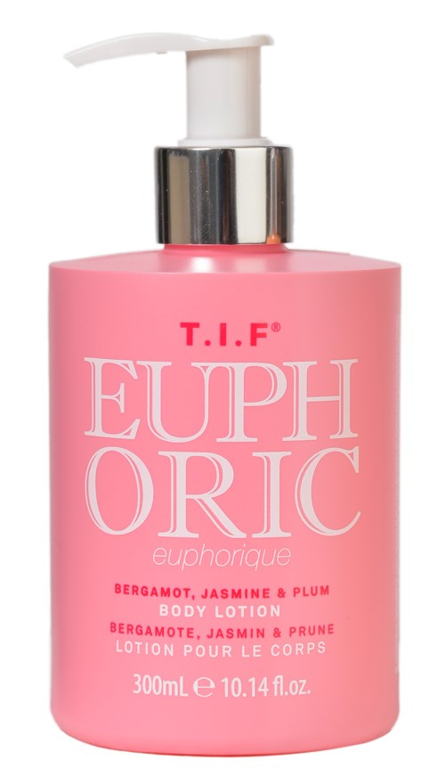 Rosa flaske med hvit pumpe, merket som kroppslotion med jasmin, bergamot og plomme dufter.