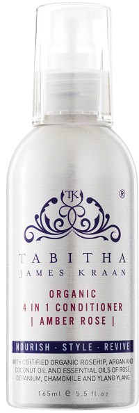 En hvit flaske med pumpe, merket Tabitha av James Kraan, inneholder økologisk 4-i-1 balsam med duft av ravrose.