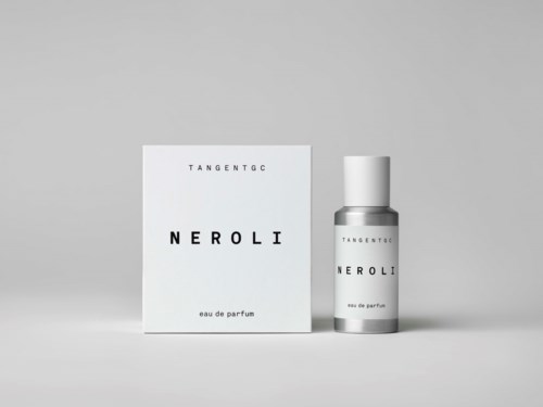 Hajuvesipullo ja laatikko, minimalistinen muotoilu, teksti "NEROLI" ja "eau de parfum."