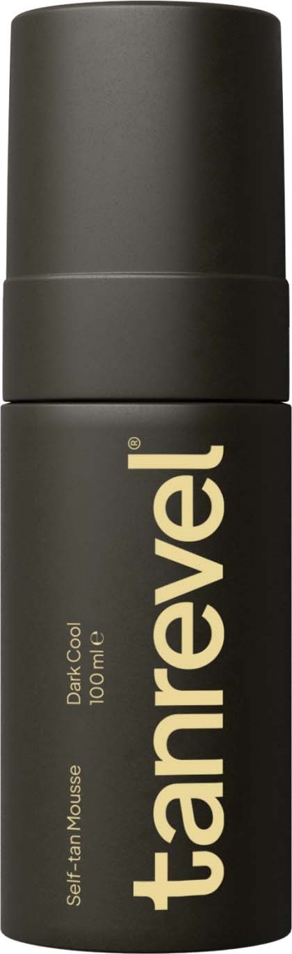 Een zwarte fles met gouden tekst voor Tanrevel dark cool self-tan mousse.
