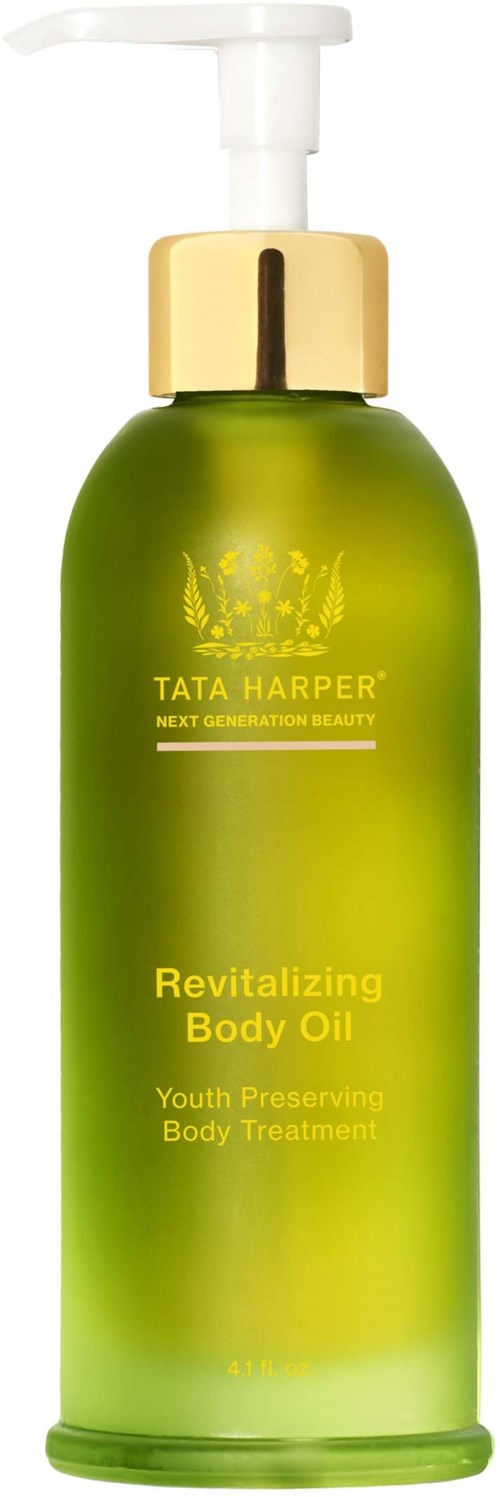 Grön flaska med pump, märkt Tata Harper Revitalizing Body Oil, för hudvård och kroppsvård.