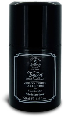 En svart flaska med etikett för Taylor fuktighetskräm, avsedd för känslig hud, innehållande 50 ml.