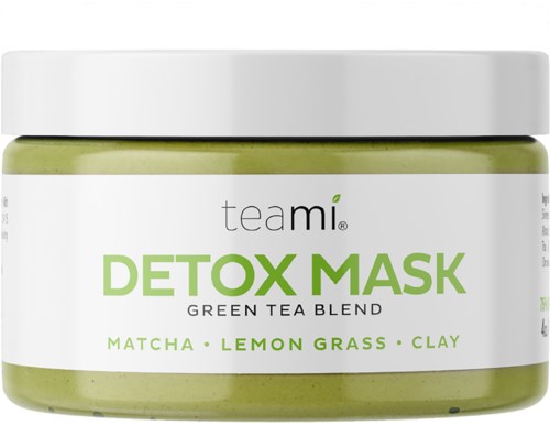 En burk märkt 'Detox Mask' med grönt te, matcha, citrongräs och lergods ingredienser. Den är vit med ett vitt lock.