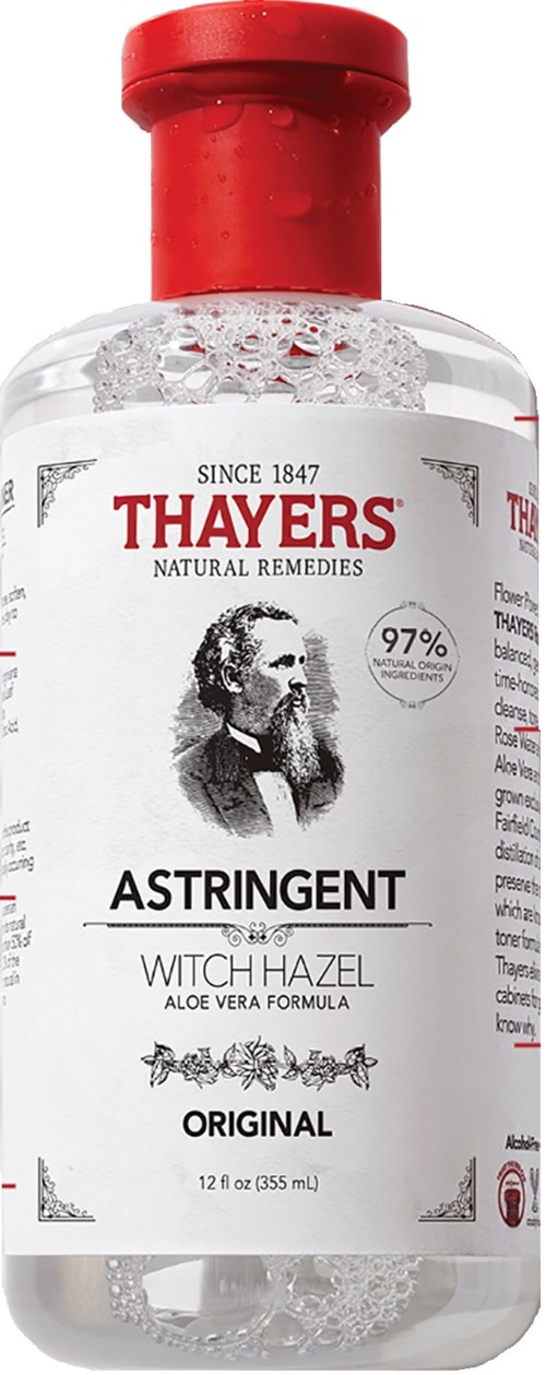 En flaske merket Thayers Astringent med witch hazel og aloe vera, 12 oz, med portrett av en mann og rød lokk.