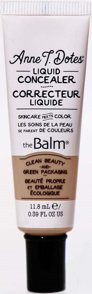 En tube med flydende concealer fra theBalm, mærket som vegansk, miljøvenlig og egnet til alle hudtyper.