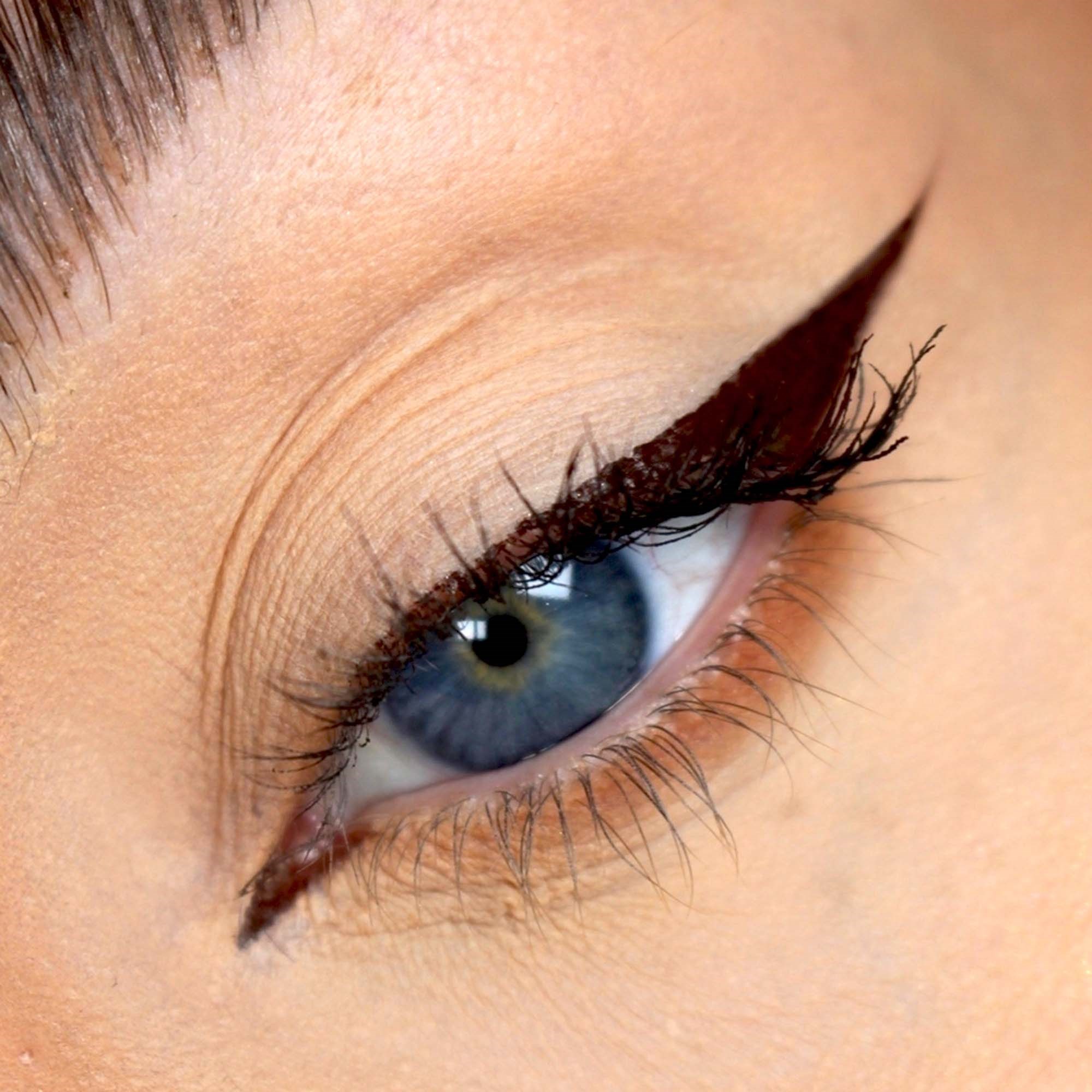 the Balm Schwing! Liquid Eyeliner Brown (obrázok 5)