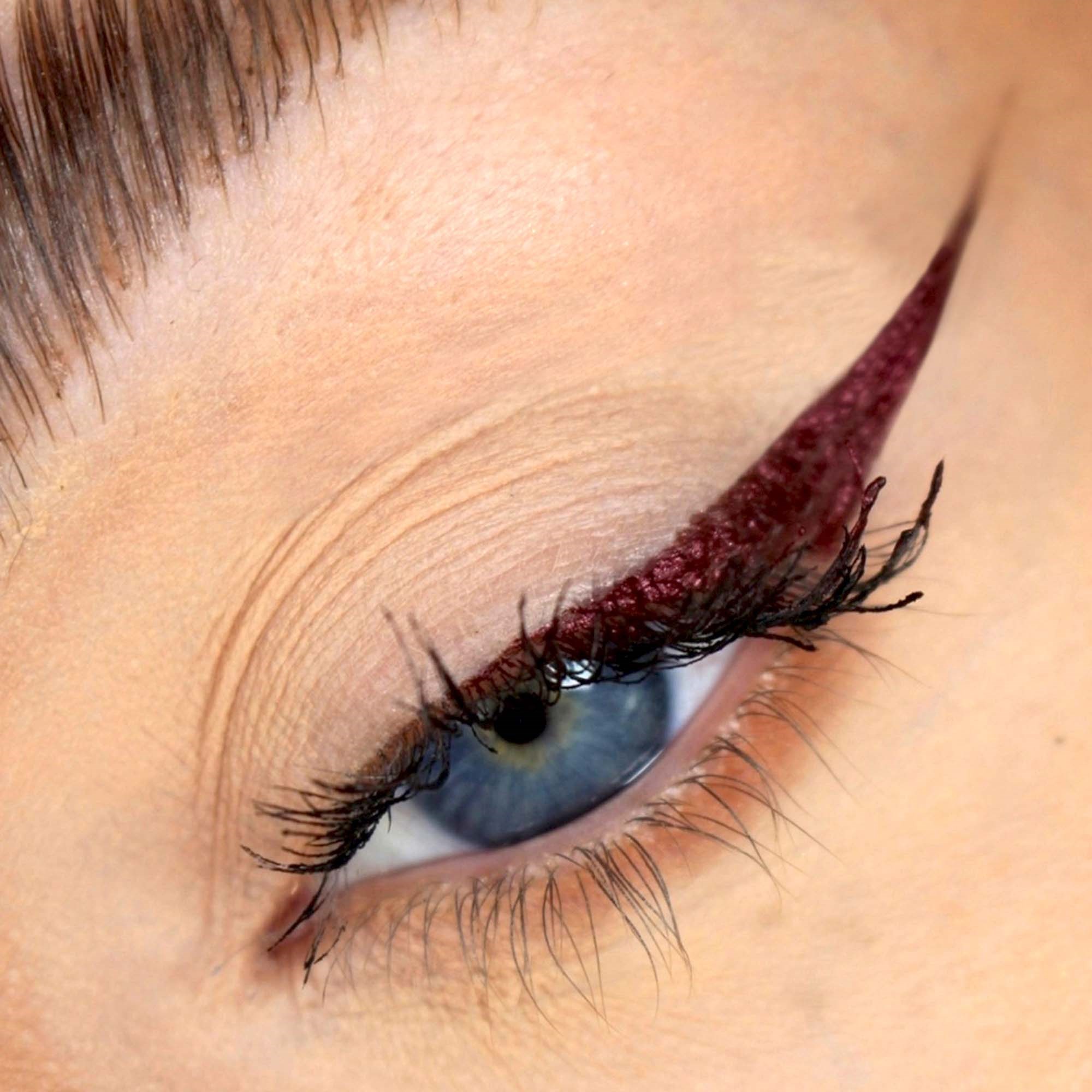 the Balm Schwing! Liquid Eyeliner Purple (obrázok 3)