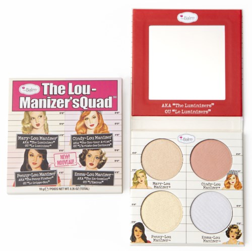 En makeup-kasse med fire cremet- og farvede blushes, logo og et spejl i en rød kasse.