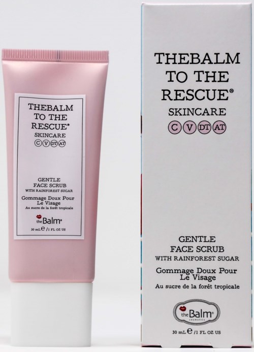 En lyserød tube og en hvid boks med ansigtsscrub fra The Balm to the Rescue, med rosen- og hjerte symboler på emballagen.