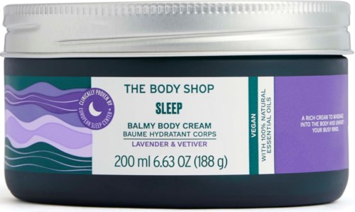 En bøtte med The Body Shop lavendel søvn kropscreme, der hjælper med søvn og er lavet med naturlige olier.