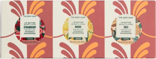 Pudełko z trzema pojemnikami na balsam do ust w smakach truskawkowym, mango i shea, z kolorowymi liśćmi i kwiatami.