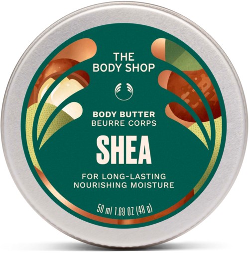 Topp av en beholder med The Body Shop Shea kroppssmør med grønt, beige og brunt abstrakt design og produktdetaljer.