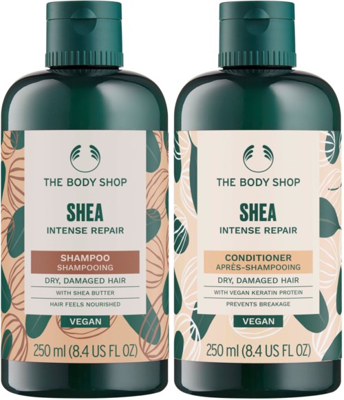 Kaksi pulloa Shea Intense Repair -shampoota ja hoitoainetta kuivaan, vahingoittuneeseen Hiuksiin, vegaani merkinnällä.