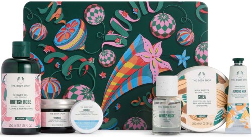 En färgglad festlig uppsättning av hud- och kroppsvårdsprodukter från The Body Shop på en dekorativ bakgrund.