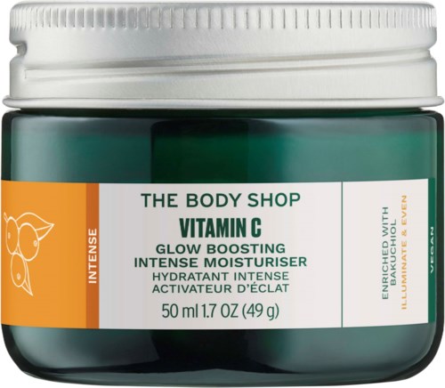En grøn glas med Vitamin C-glowboostende fugtighedscreme fra The Body Shop med orange og hvid etikette.