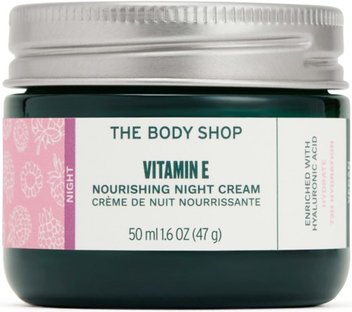 En mörkgrön burk med närande nattkräm från The Body Shop, med rosa och vit etikett.