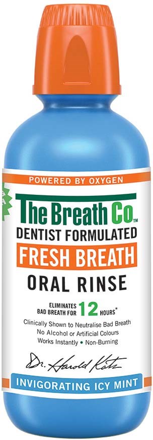 Blå flaske med oransje lokk, merket som frisk mynt munnskyll fra The Breath Co., mintsmak, dreper dårlig ånde i 12 timer.