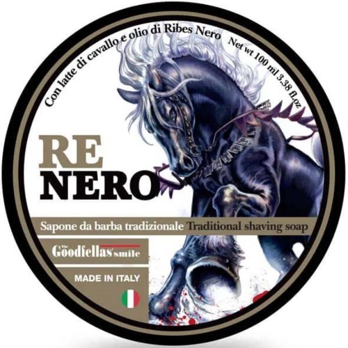Een gedetailleerd etiket met een woeste zwarte paard met witte manen, omgeven door Italiaanse tekst over scheerzeep.