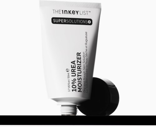 En hvit tube merket 100% Urea Moisturizer med svart lokk, en del av SUPER SOLUTIONS-serien.