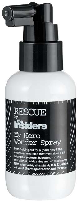En vit sprayflaska med svart munstycke och etikett, kallad My Hero Wonder Spray för hårvård.