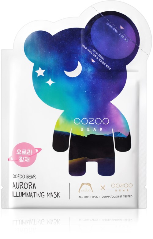 En ansiktsmask i form av en björn med galaxmönster, stjärnor, måne och bergsscen. Varumärke och produktuppgifter finns på paketet.