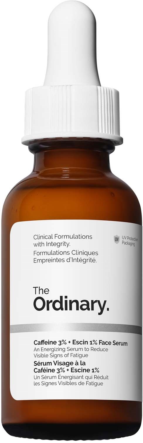 En ravfarget flaske med hvit pipette og etikett, inneholder serum for å lysne huden og redusere tegn på tretthet.
