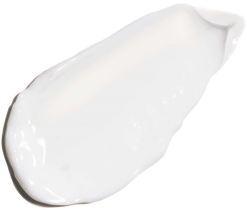 En hvid cremet substans i skeform, sandsynligvis lotion eller creme, på hvid baggrund.